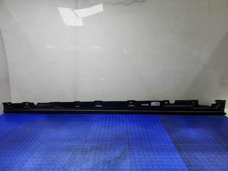 2011 BMW 535i Rocker Moulding