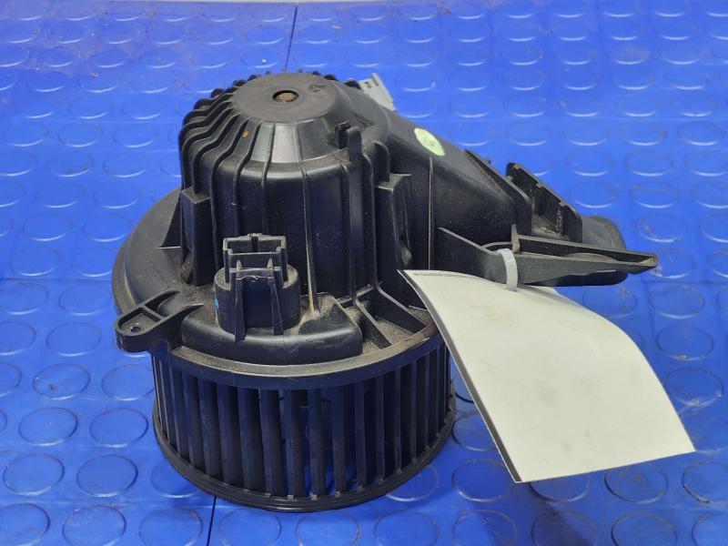 2012 GMC Yukon Blower Motor