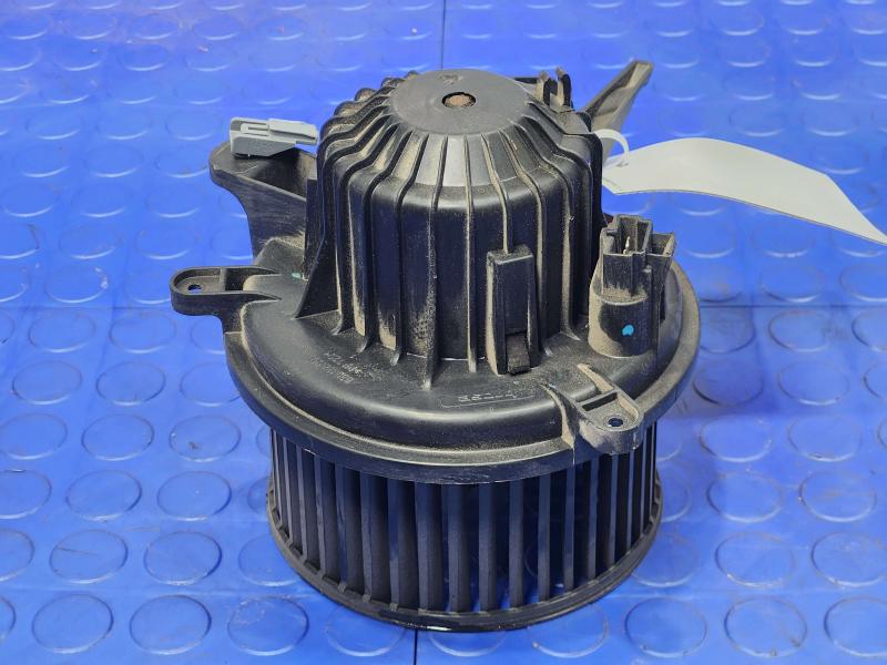 2012 GMC Yukon Blower Motor