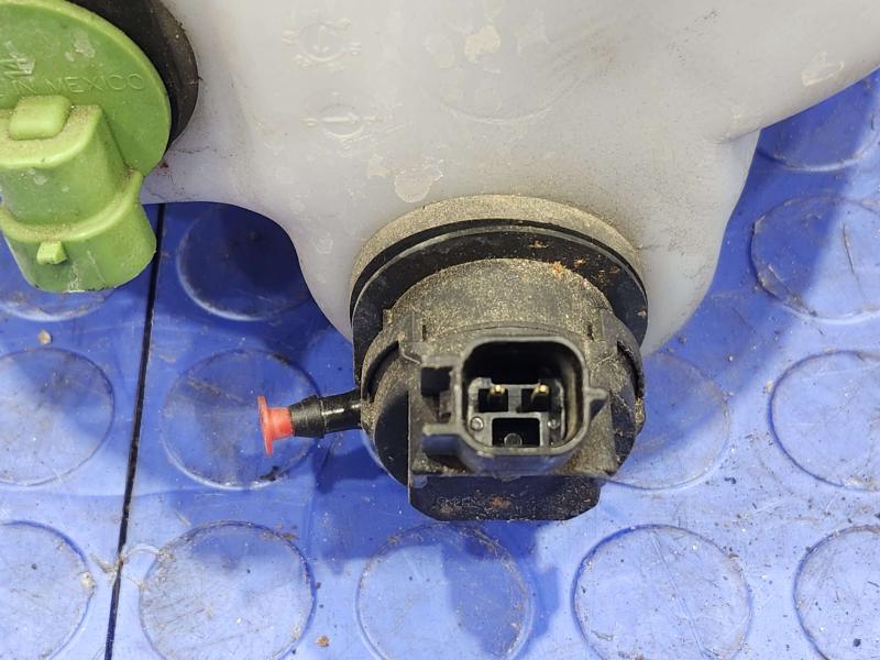2014 Dodge Challenger Washer Bottle