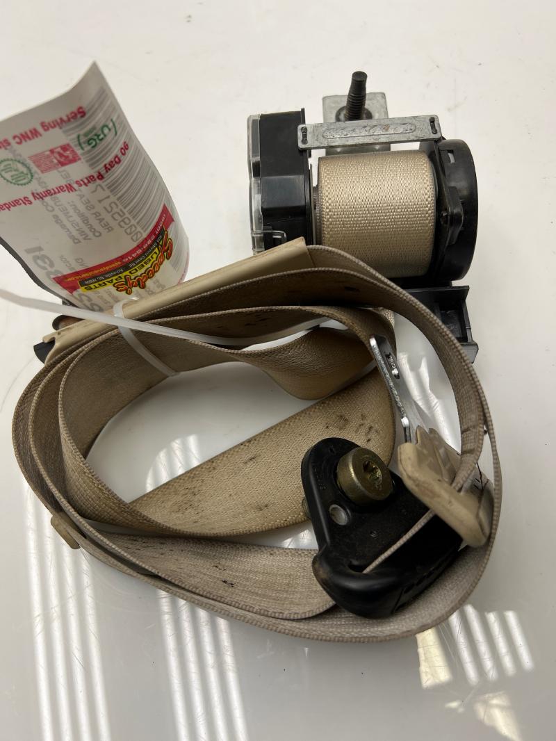 2004 Lincoln Aviator Rear Seat Belt