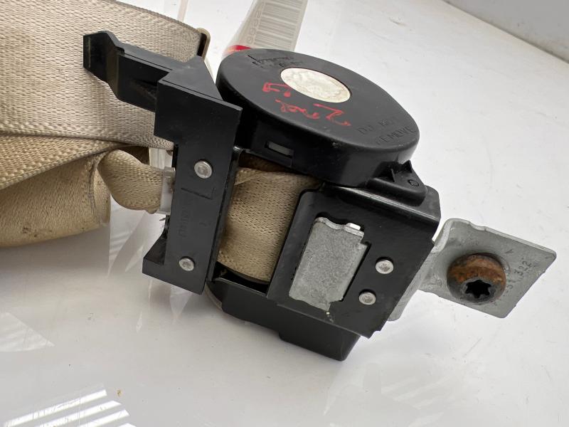 2004 Lincoln Aviator Rear Seat Belt