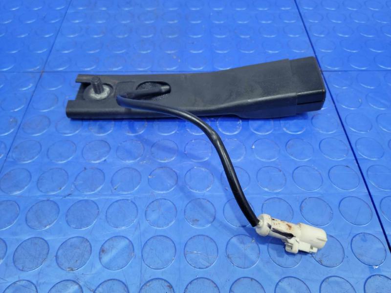 2013 Ford Fiesta Front Seat Belt