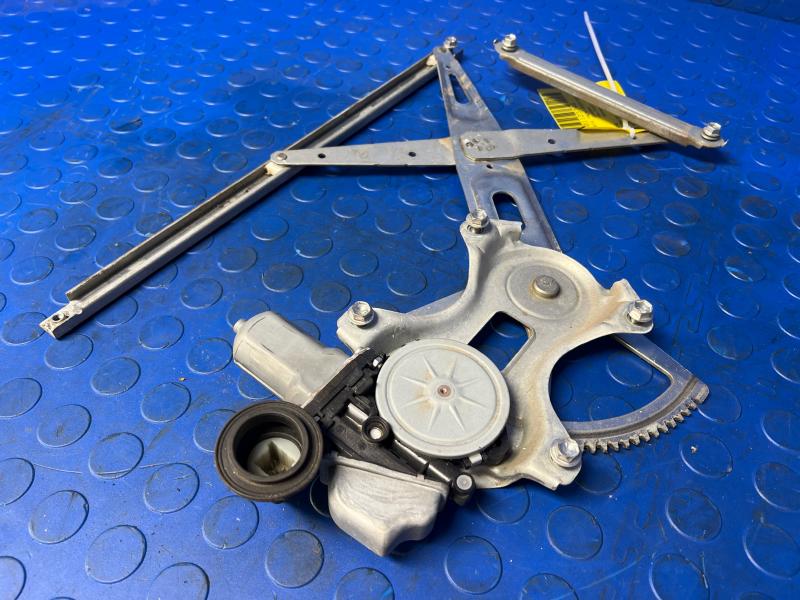 2010 Toyota Prius Front Door Regulator