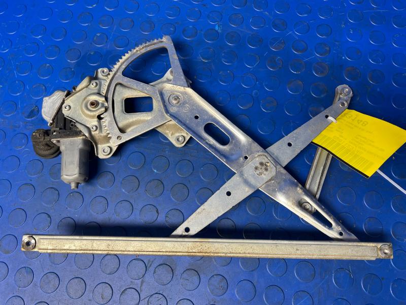 2010 Toyota Prius Front Door Regulator