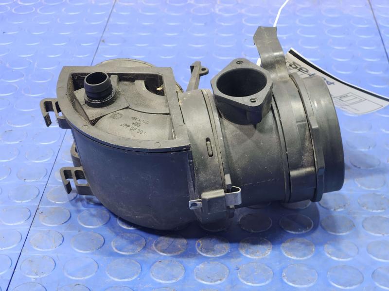 2006 Mercedes CLS-Class Air Intake Tube/Resonator