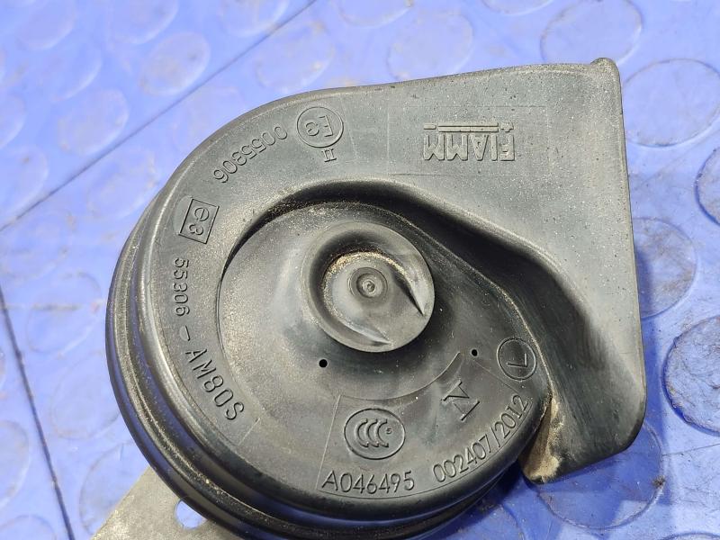 2013 Chrysler 300 Horn