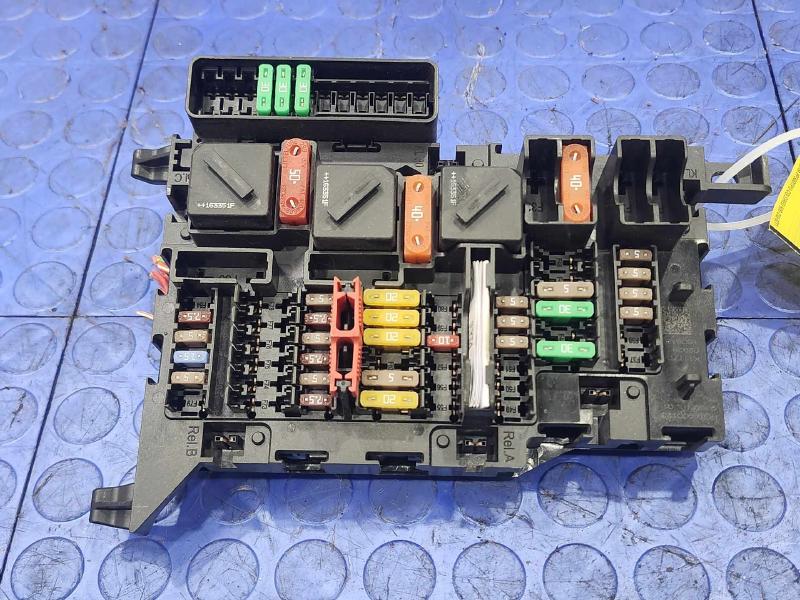 2017 MINI Cooper Engine Fuse Box