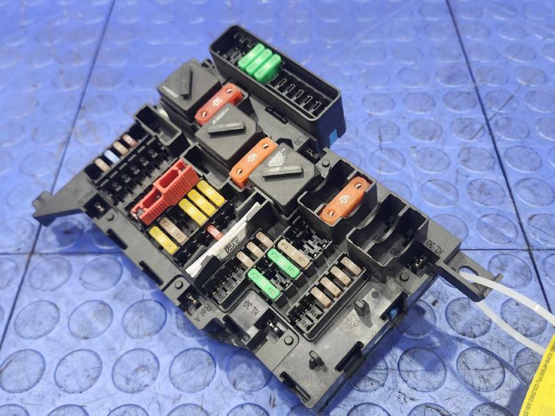 2017 MINI Cooper Engine Fuse Box