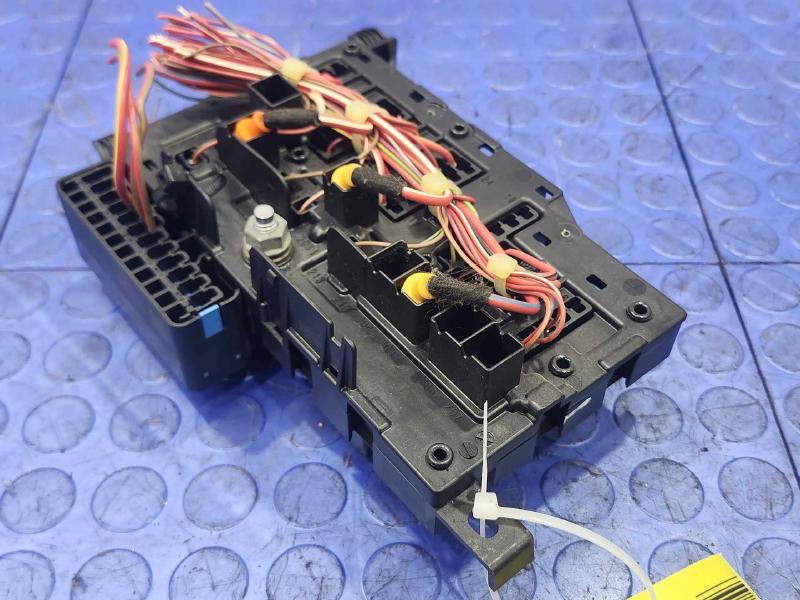 2017 MINI Cooper Engine Fuse Box