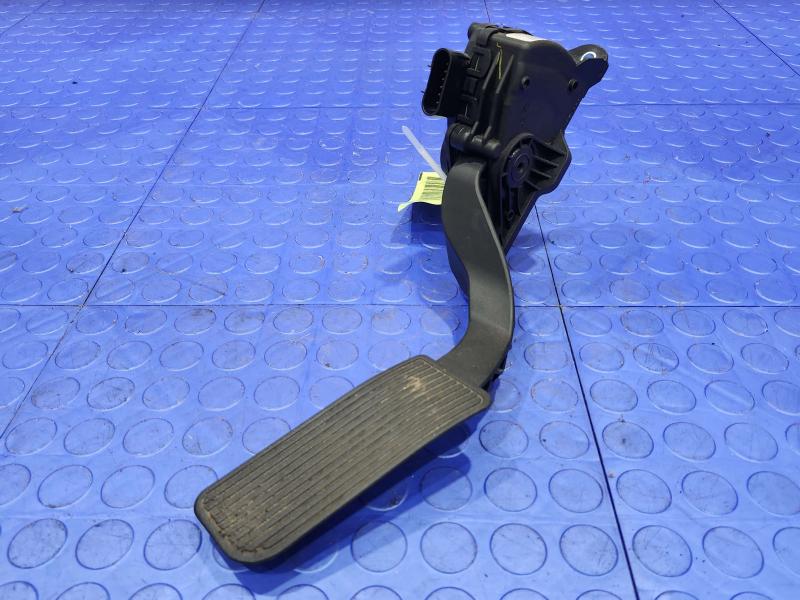 2015 GMC Yukon XL Pedal Assembly