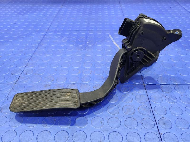2015 GMC Yukon XL Pedal Assembly