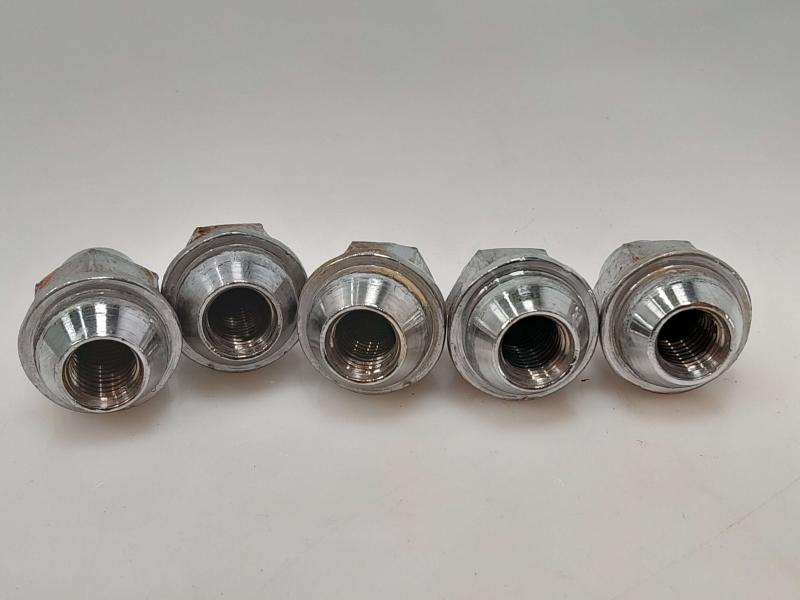 2018 Hyundai Ioniq Lug Nuts