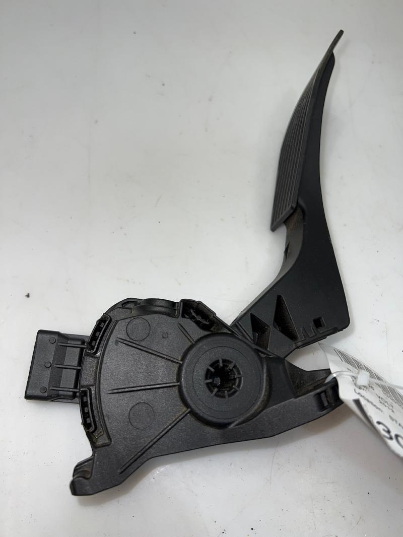 2012 Chevrolet Volt Pedal Assembly
