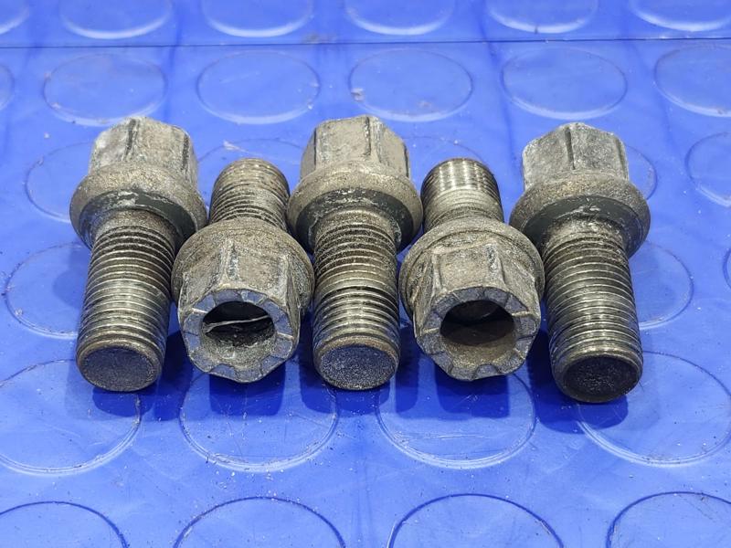 2016 Volkswagen Jetta Lug Nuts