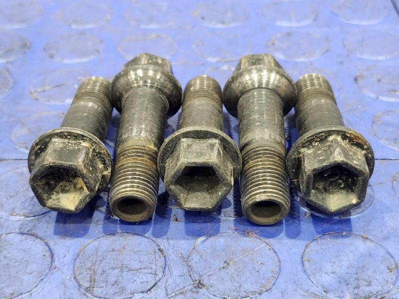2012 Mercedes ML-Class Lug Nuts