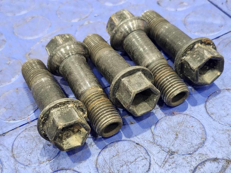 2012 Mercedes ML-Class Lug Nuts