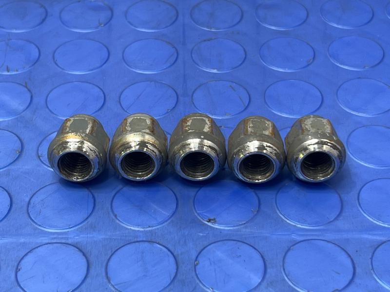 2007 Honda CR-V Lug Nuts