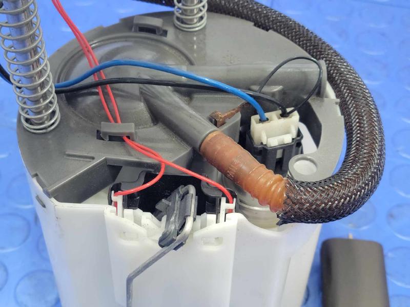 2011-2013 Ford Fiesta Fuel Pump Assembly Genuine OEM Part AE8Z9H307G