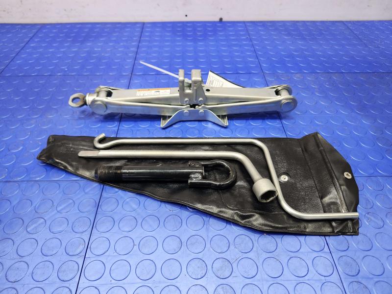 2015 Toyota Prius Jack Assembly