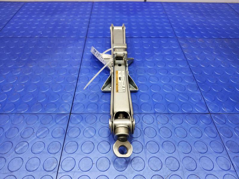 2015 Toyota Prius Jack Assembly