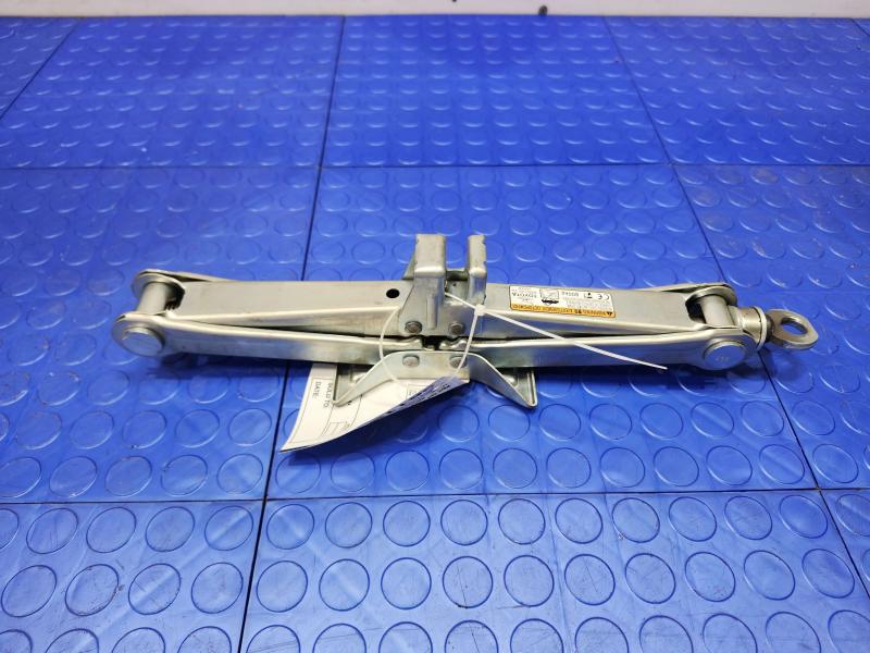 2015 Toyota Prius Jack Assembly