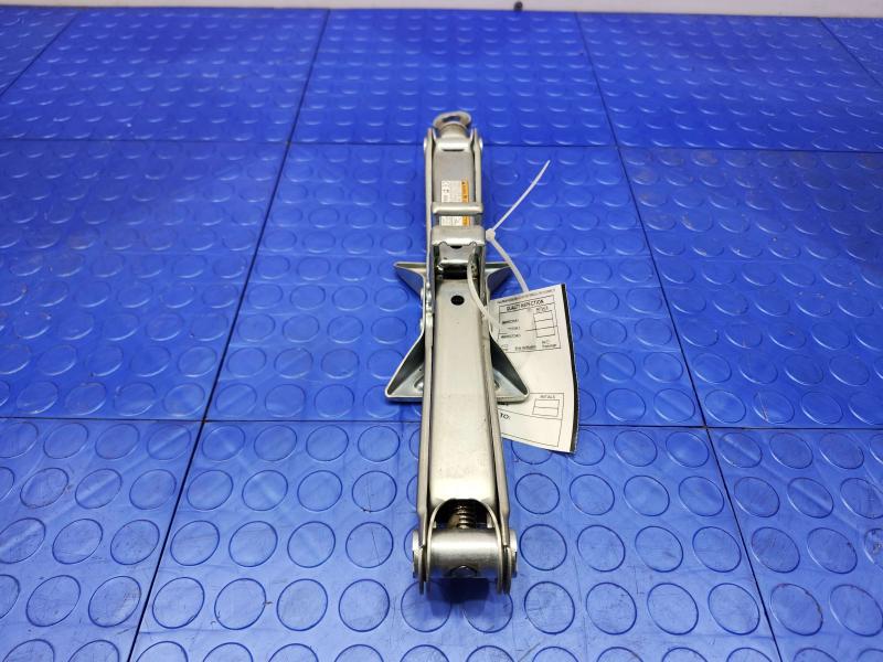 2015 Toyota Prius Jack Assembly