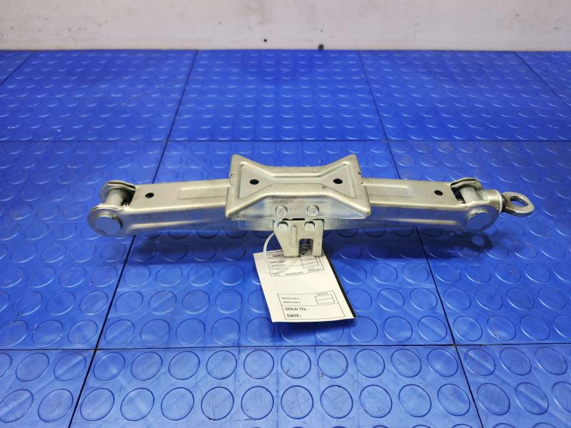 2015 Toyota Prius Jack Assembly