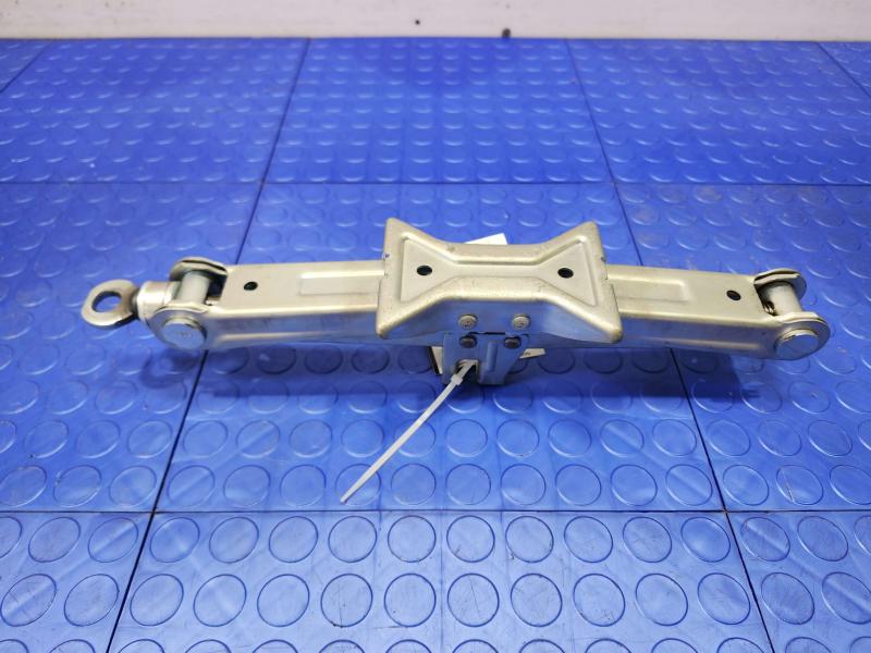 2015 Toyota Prius Jack Assembly