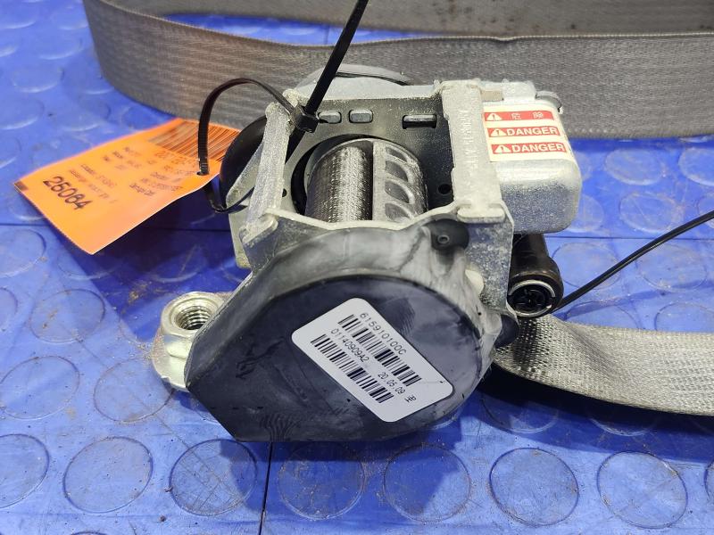 2009 Chevrolet Malibu Front Seat Belt