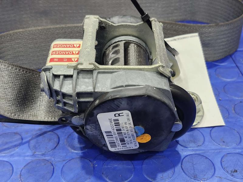 2009 Chevrolet Malibu Front Seat Belt