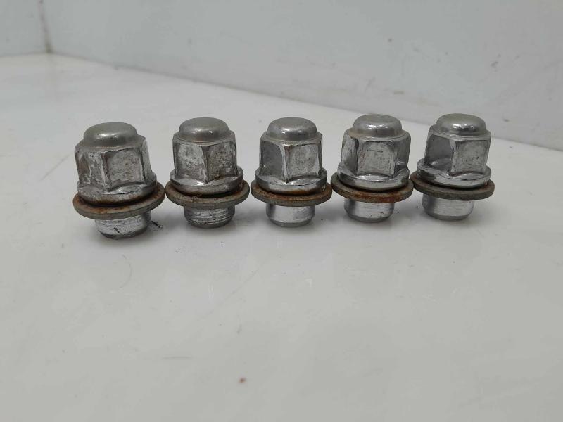 2016 Genesis Genesis Lug Nuts
