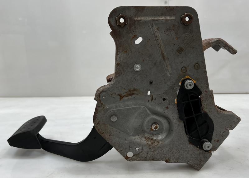 2017 - 2021 GMC Acadia Brake Pedal Assembly with Bracket OEM 84517824