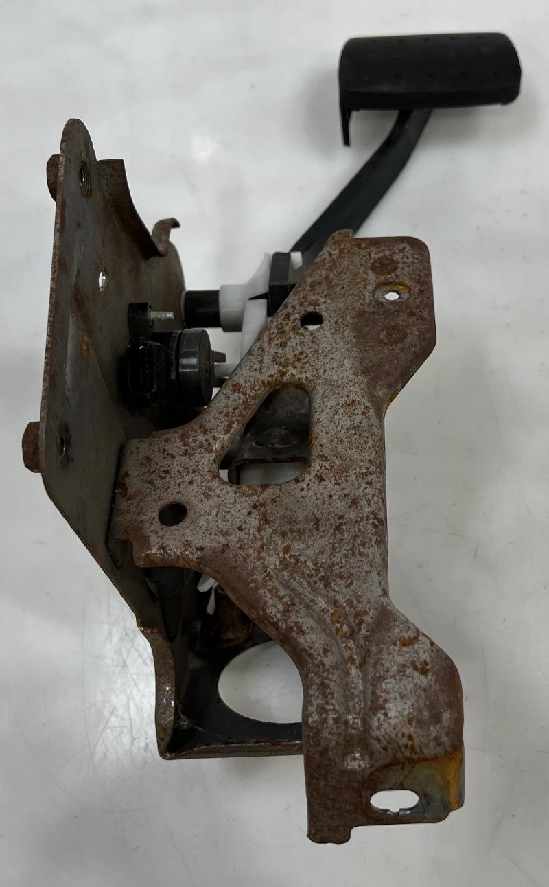 2017 - 2021 GMC Acadia Brake Pedal Assembly with Bracket OEM 84517824