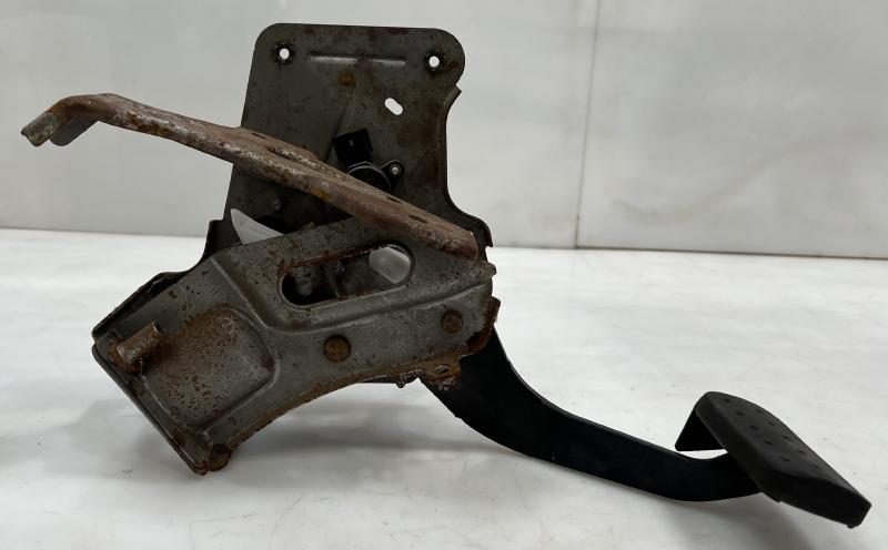 2017 - 2021 GMC Acadia Brake Pedal Assembly with Bracket OEM 84517824