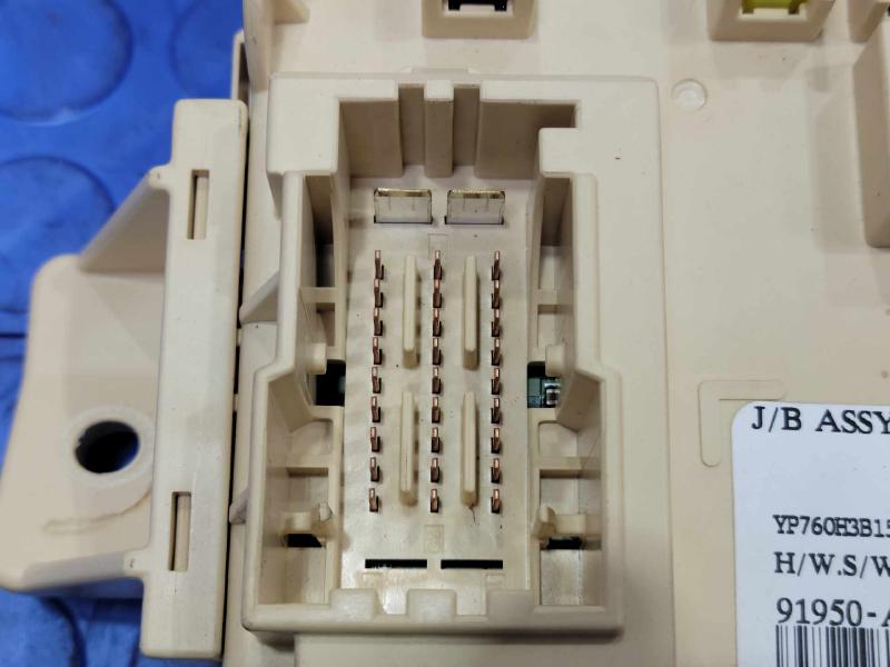 2016 Kia Sedona Cabin Fuse Box