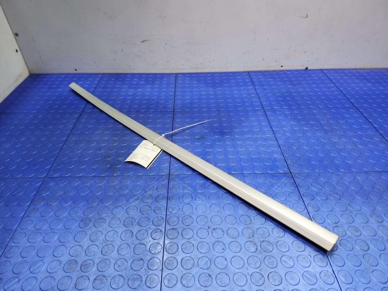 2012 Dodge Grand Caravan Front Door Moulding