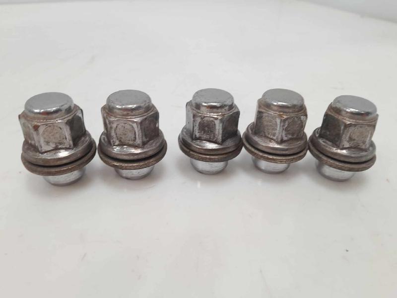 2011 Toyota RAV4 Lug Nuts