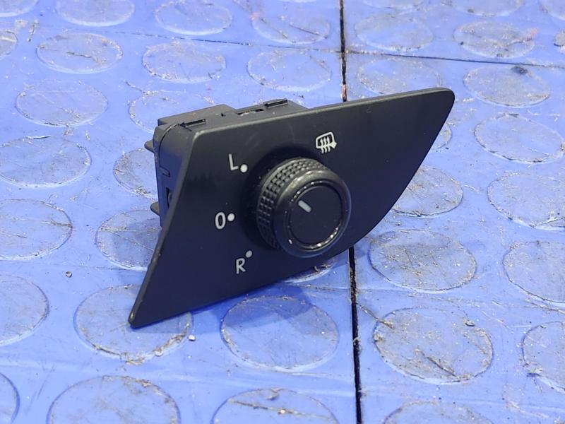 2020 Volkswagen Passat Door Switch Front