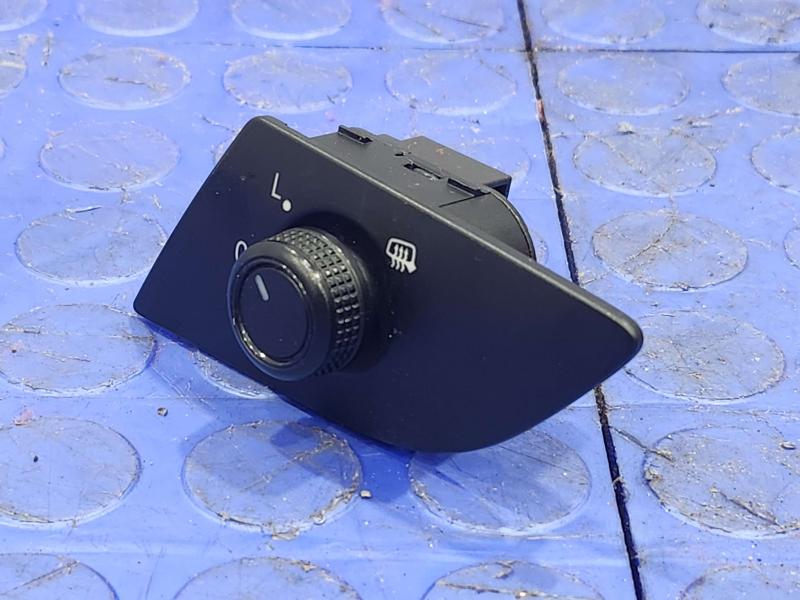 2020 Volkswagen Passat Door Switch Front