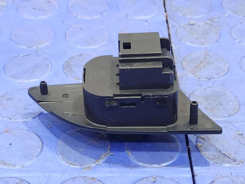 2020 Volkswagen Passat Door Switch Front