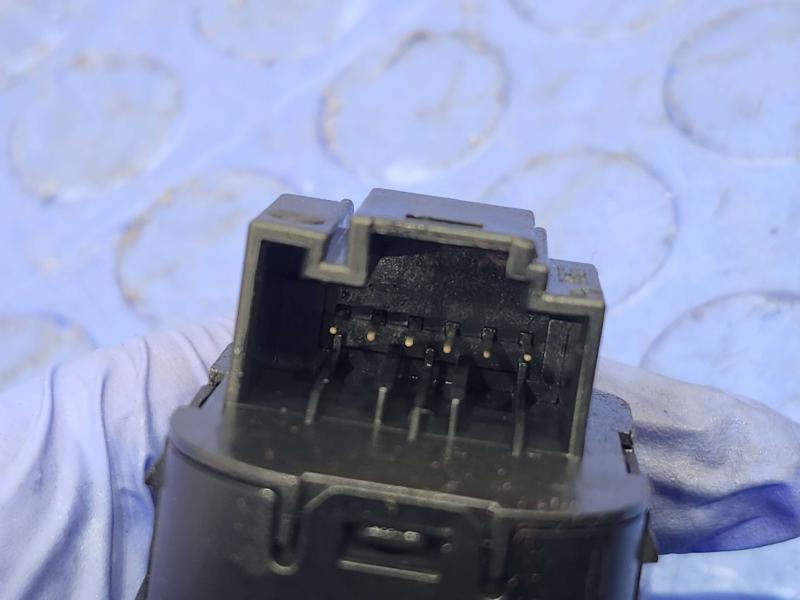2020 Volkswagen Passat Door Switch Front