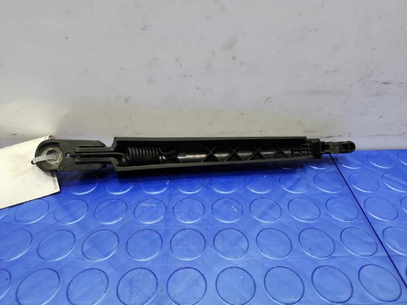 2013-2019 Hyundai Santa Fe 3.3L Rear Back Glass Wiper Arm OEM 98811B8000