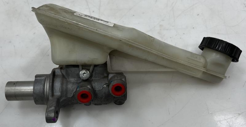 2013 - 2016 Lincoln MKZ 3.7L Brake Master Cylinder Assembly OEM DG9Z2140C