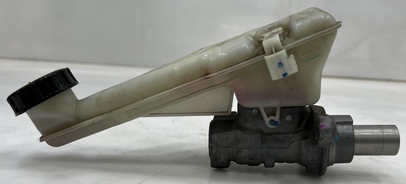 2013 - 2016 Lincoln MKZ 3.7L Brake Master Cylinder Assembly OEM DG9Z2140C