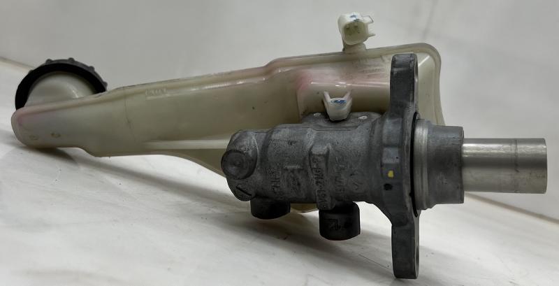 2013 - 2016 Lincoln MKZ 3.7L Brake Master Cylinder Assembly OEM DG9Z2140C