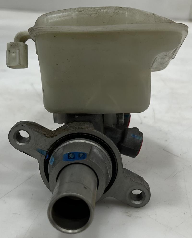 2013 - 2016 Lincoln MKZ 3.7L Brake Master Cylinder Assembly OEM DG9Z2140C