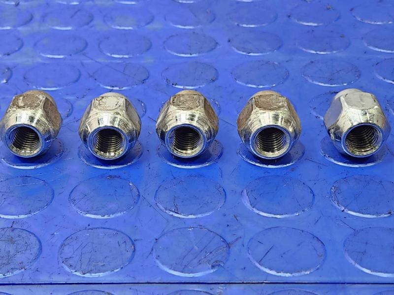2016 Hyundai Tucson Lug Nuts