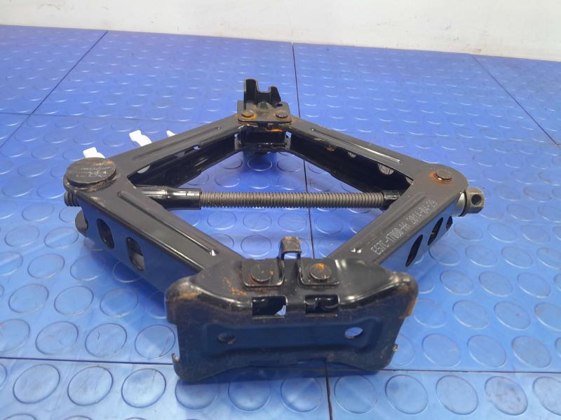2015 Ford Fusion Jack Assembly