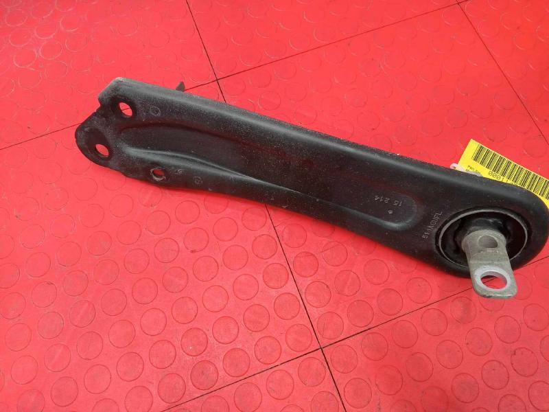 2016 Chrysler 200 Lower Control Arm Rr